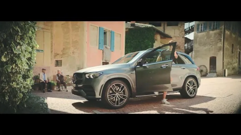 Mercedes-Benz EQ Power PHEV 캠페인 GLE SUV 소재